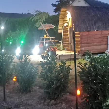 Cahute Enchantee Aubois Dormant Kamp alanı Magny-Fouchard