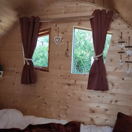 Cahute Enchantee Aubois Dormant Campingplads Magny-Fouchard