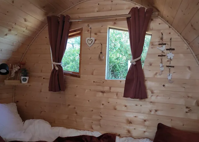 Cahute Enchantee Aubois Dormant Campingplads Magny-Fouchard